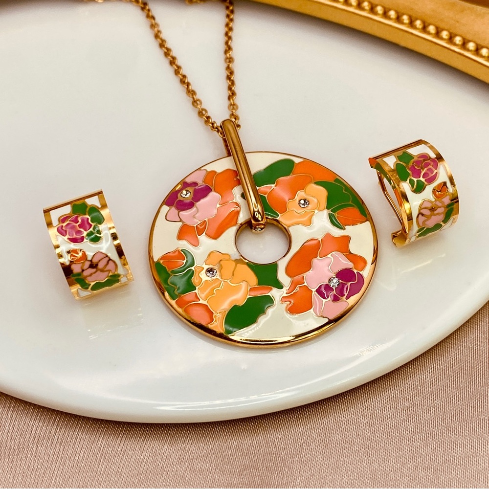 18K Gold Titanium Steel Enamel Bloom Irish Garden Medallion Necklace - Picture 4 of 6